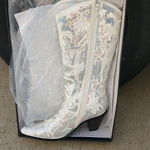 Sequence silver boots new in box
